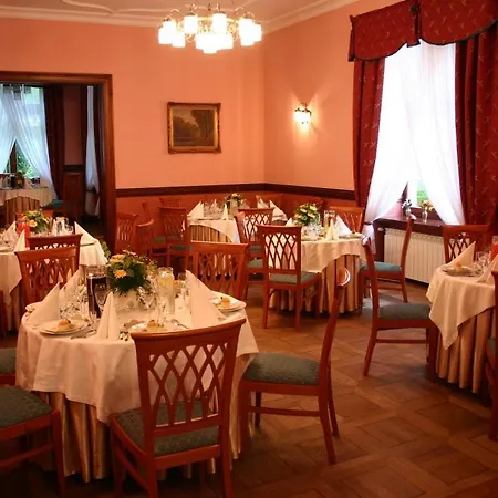 Zamek Von Treskov Hotel Strykowo